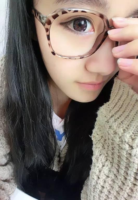 国产自拍视频带眼镜,国产自拍视频中的时尚风采