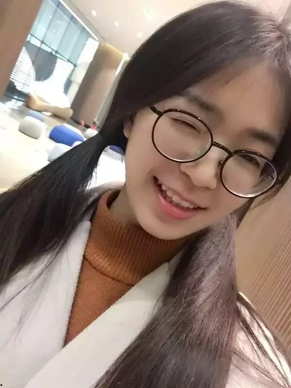 国产自拍视频带眼镜,国产自拍视频中的时尚风采