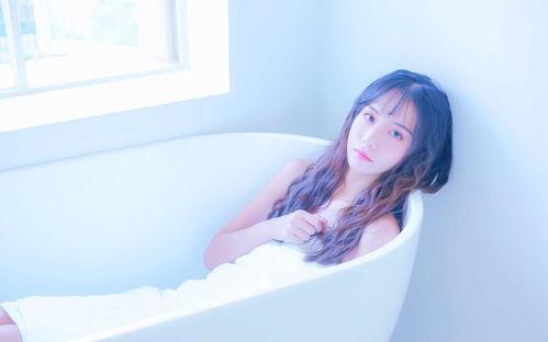 国产裸体美女挤奶水视频,国产裸体美女挤奶水画面引发热议