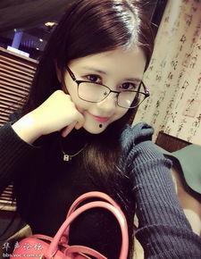 国产眼镜美女视频,时尚与魅力的完美融合