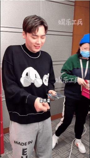 国产峰峰红起来的视频