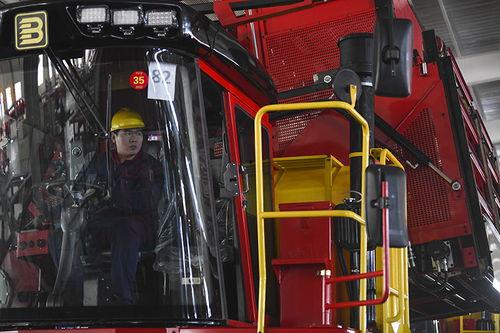 国产采棉机事件视频播放,揭秘国产农机崛起背后的争议与挑战