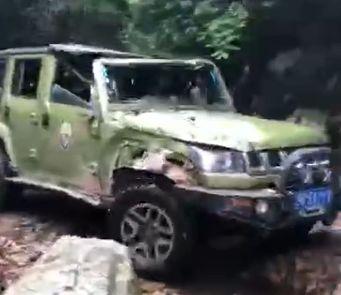 国产大哥越野车视频播放,驾驭巅峰，驰骋疆场！