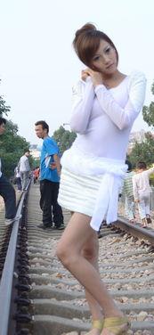 国产模特户外露出视频,引发网友热议  第2张